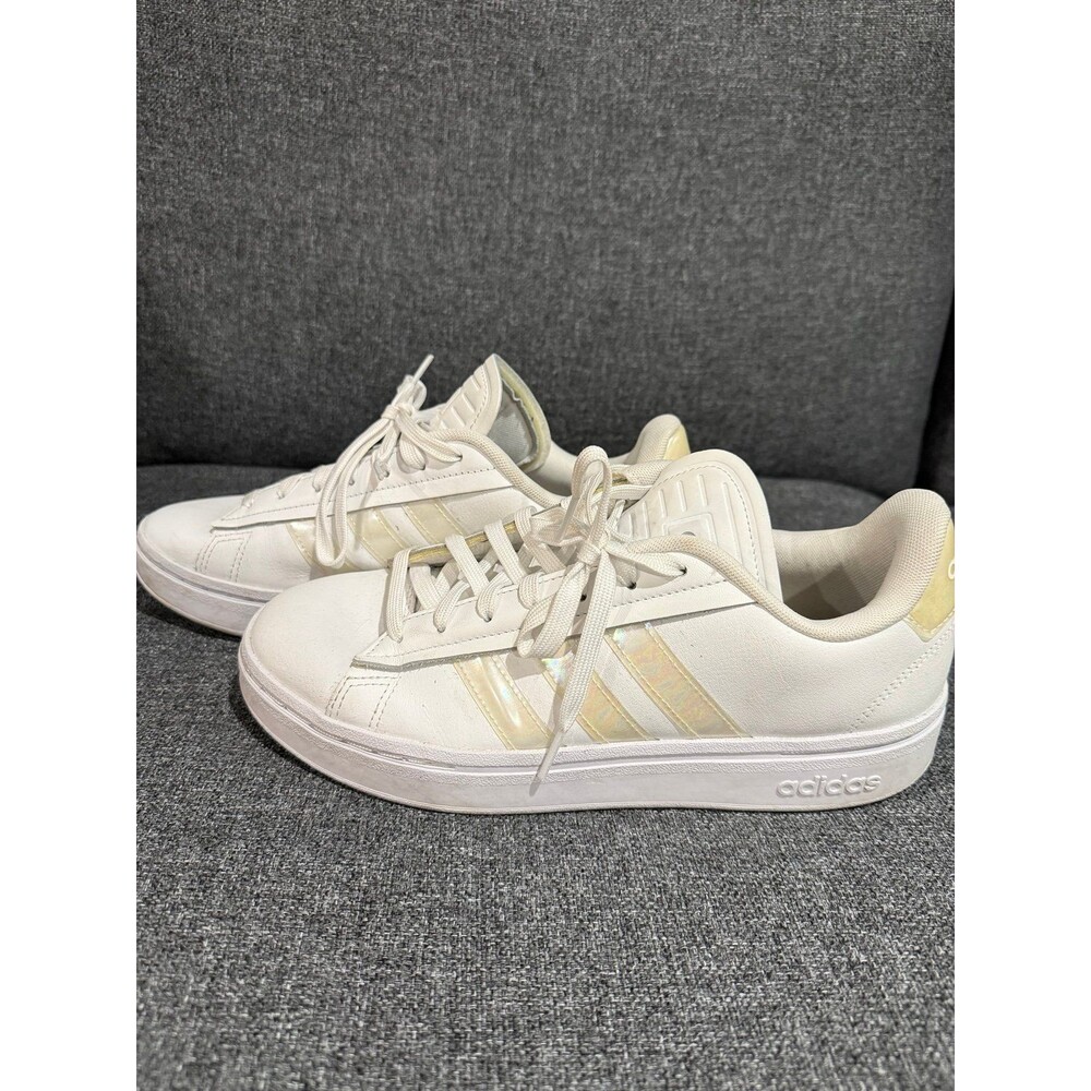 Adidas women’s cloudfoam holographic sneakers size 9 white